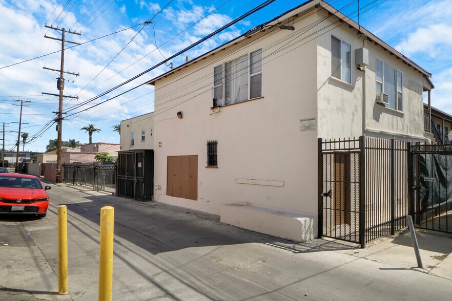 More Photos Of 1885-1887 Locust Ave, Long Beach Apartments For Sale