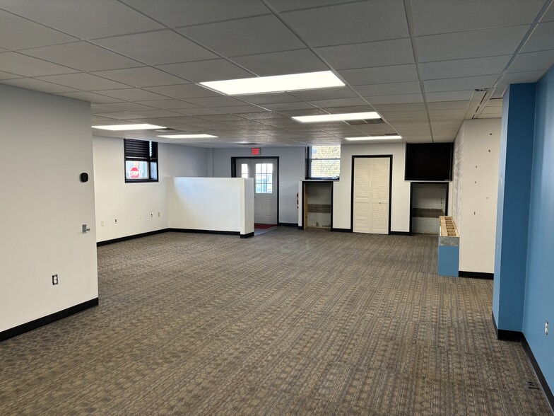 More Photos Of 202 S 6th St, Emmaus Light Manufacturing For Sale