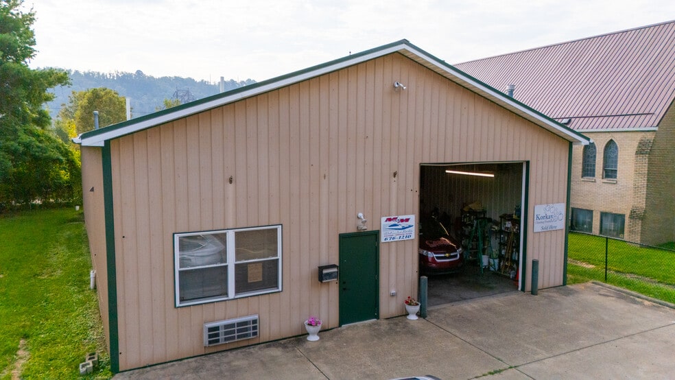 Primary Photo Of 3470 Belmont St, Bellaire Auto Salvage Facility For Sale