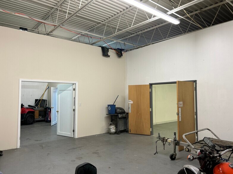 More Photos Of 37 Industrial Blvd, Paoli Light Manufacturing For Lease