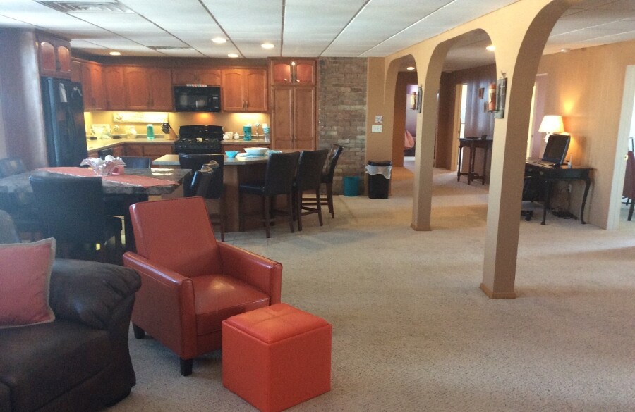 More Photos Of 201 Steele St, Algoma Hotel For Sale