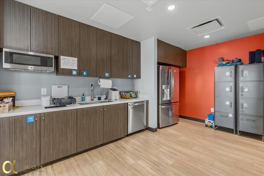 More Photos Of 189 S Orange Ave, Orlando Office Residential For Sale