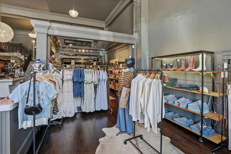 More Photos Of 110 N Tennessee St, McKinney Storefront Retail Office For Lease
