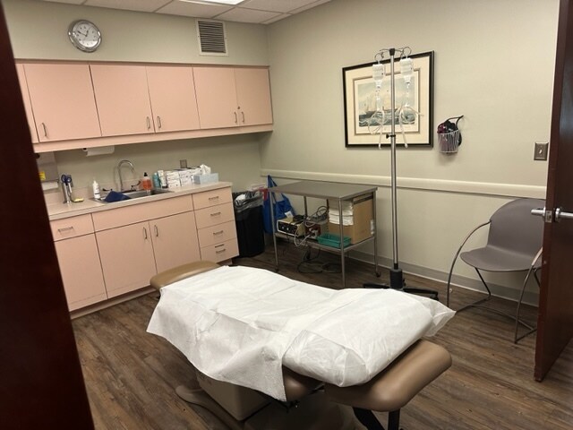 More Photos Of 1715 Village Way, Orange Park Medical For Sale