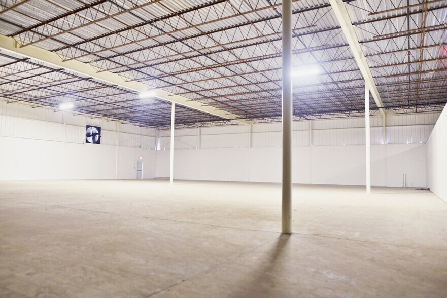 More Photos Of 700 S French Ave, Sanford Warehouse For Lease