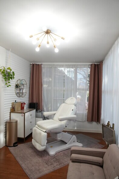 More Photos Of 713 W 14th St, Austin Office For Sale