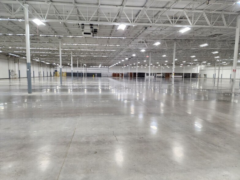 More Photos Of 32625 Northwestern Hwy, Farmington Hills Freestanding For Lease