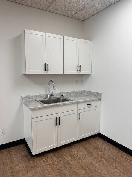 More Photos Of 20655 S Western Ave, Torrance Research And Development For Lease