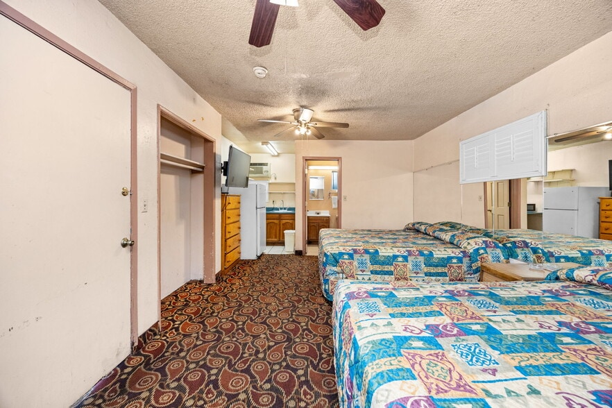 More Photos Of 451 E Vernon Ave, Los Angeles Hotel For Sale