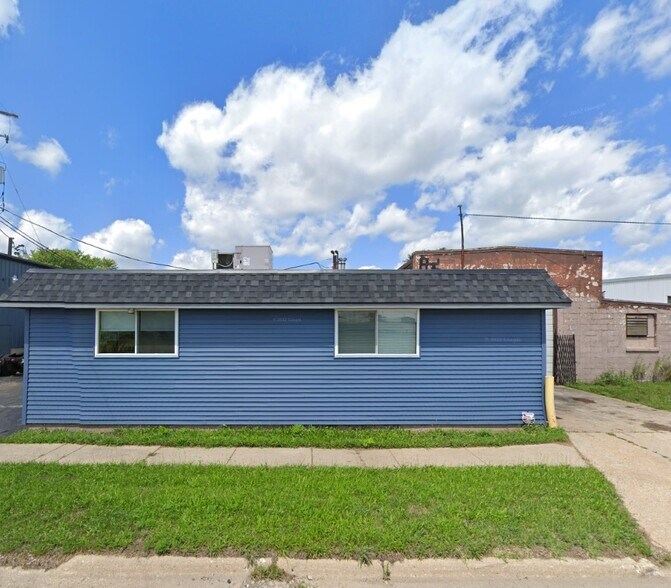 More Photos Of 1910-1912 23rd Ave, Rockford Manufacturing For Sale