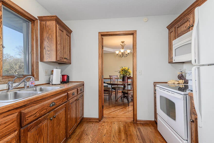 More Photos Of 9340 Parallel Pky, Kansas City Office For Sale