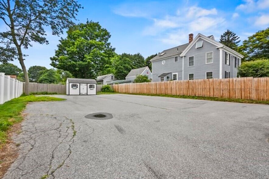 More Photos Of 182 State St, Newburyport Office For Sale
