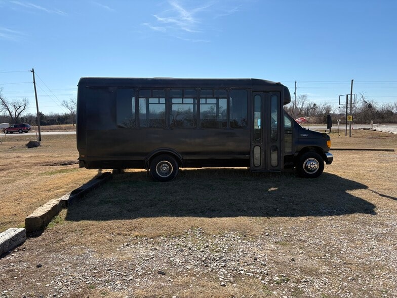 More Photos Of 1704 E Hwy 70, Kingston Bar For Sale