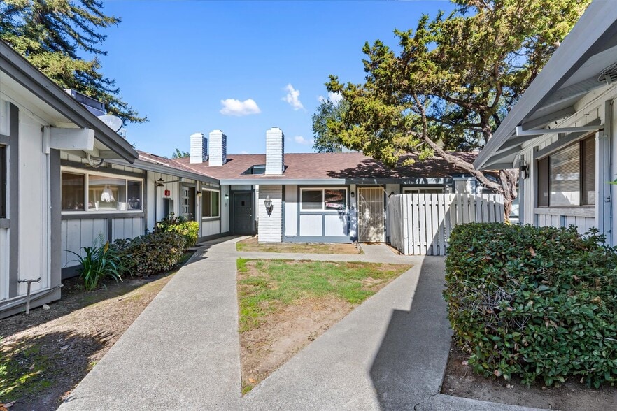 More Photos Of 2316 Villanova Cir, Sacramento Apartments For Sale