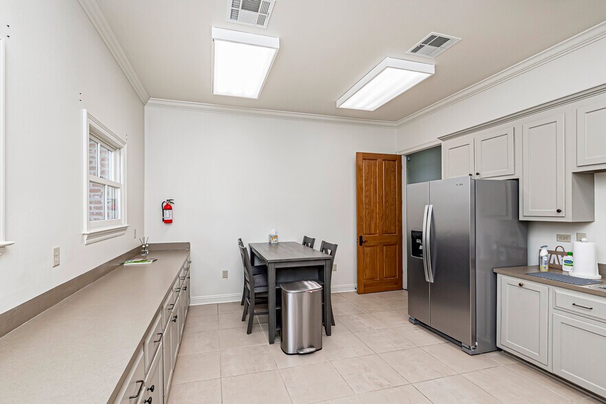 More Photos Of 4603 Bluebonnet Blvd, Baton Rouge Office For Sale