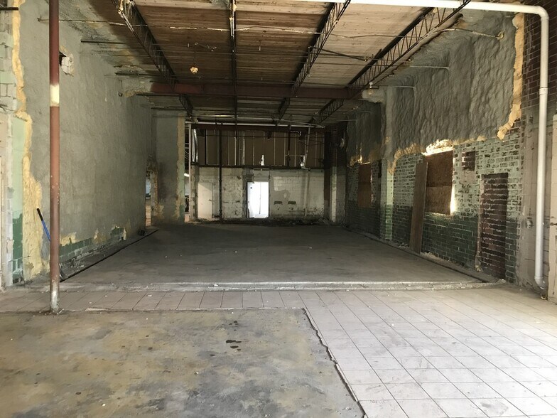 More Photos Of 1130 Oakleigh Dr, East Point Warehouse For Sale