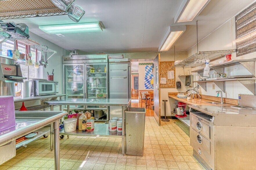 More Photos Of 512 Royal Gorge Blvd, Canon City Restaurant For Sale