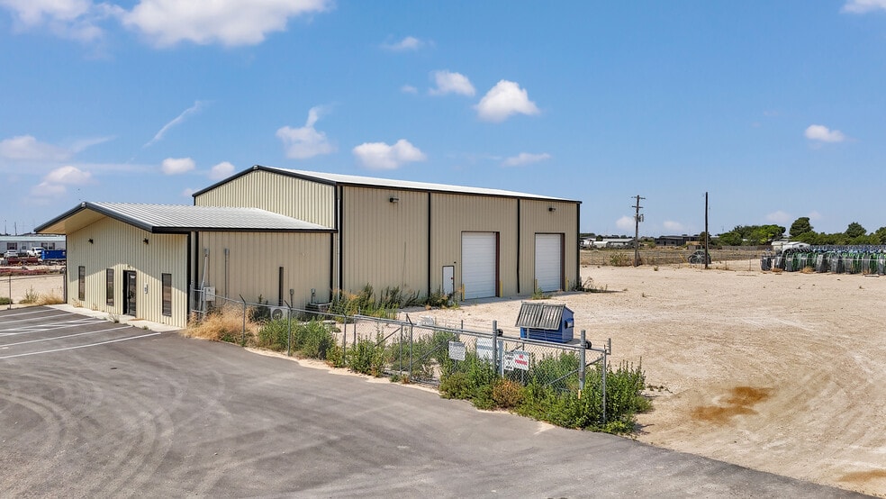 More Photos Of 11424 W County Road 35, Midland Warehouse For Lease