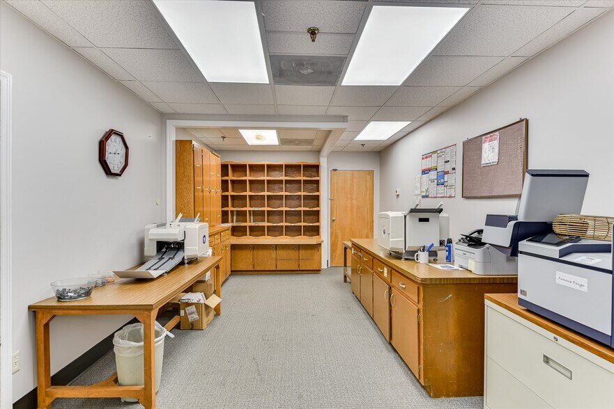 More Photos Of 1089 Augusta Rd, Warrenville Office For Lease