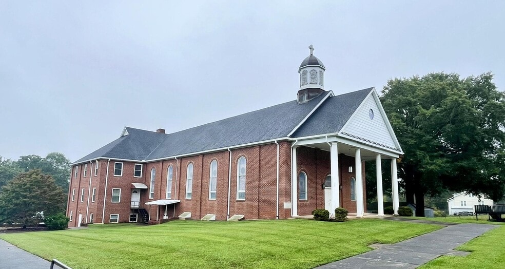 More Photos Of 4700 Old Walkertown Rd, Winston-Salem Religious Facility For Sale