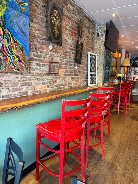 More Photos Of 212 Mill St, Bristol Storefront For Lease