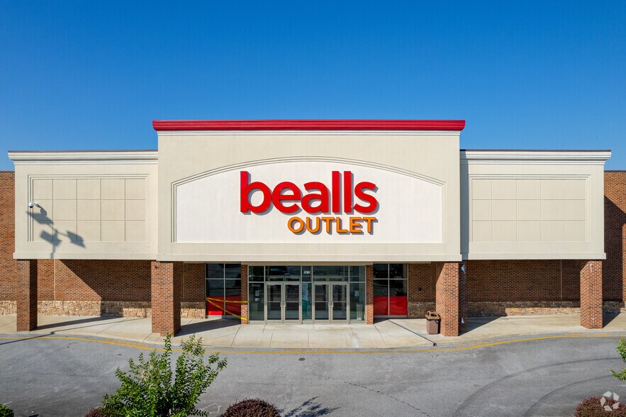 More Photos Of 3870-3998 Bremen Crossing, Bremen General Retail For Lease