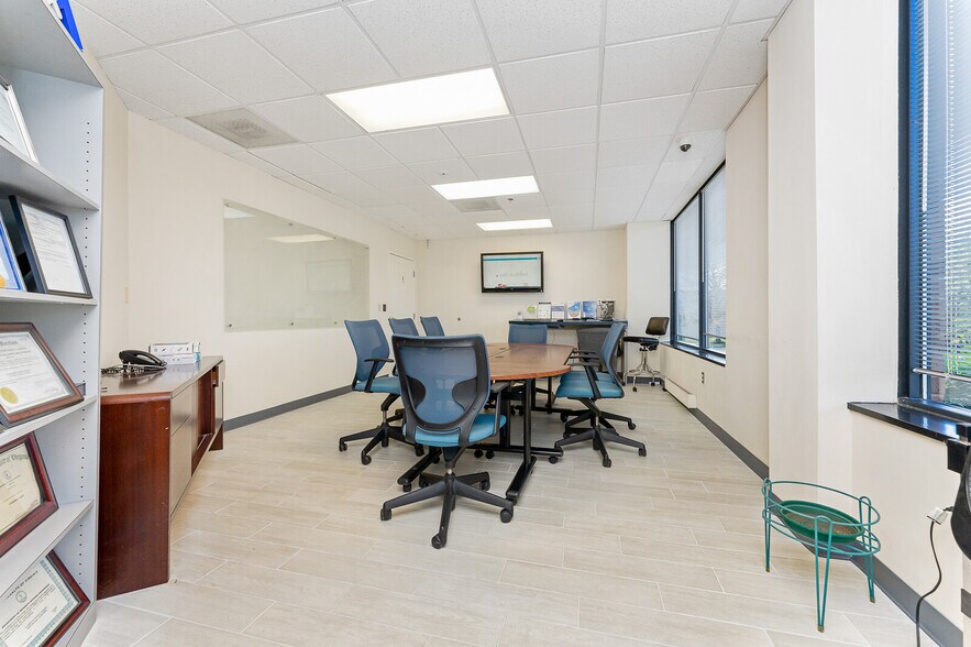 More Photos Of 14325 Willard Rd, Chantilly Office For Lease