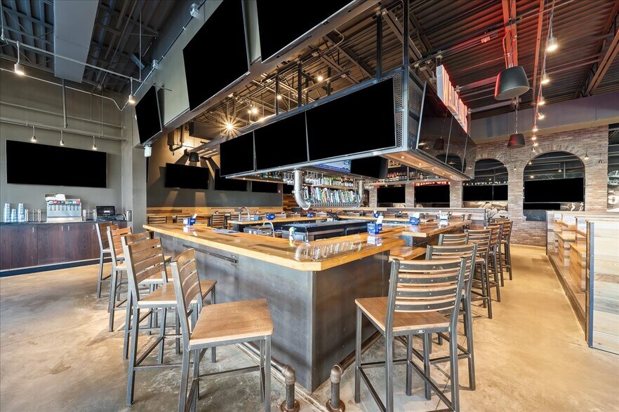 More Photos Of 8550 Napolo Dr, Melbourne Restaurant For Sale