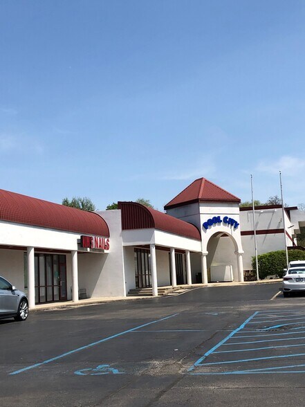 More Photos Of 1211 N Madison Ave, Greenwood Unknown For Lease