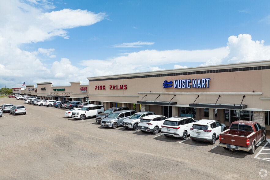 More Photos Of 4200-4250 S Alameda St, Corpus Christi Storefront For Lease