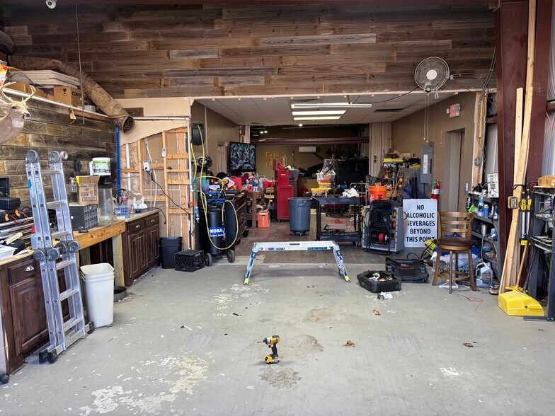 More Photos Of 7000 Crystal Hill Rd, North Little Rock Office For Lease