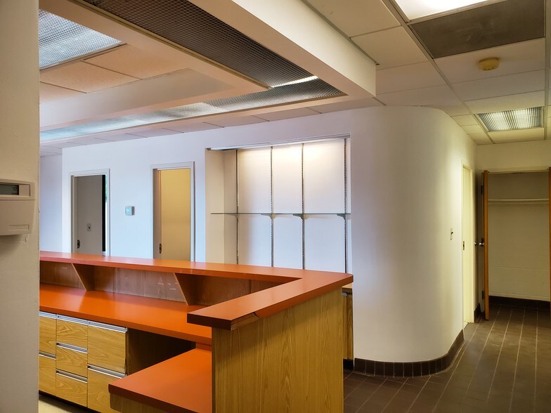 More Photos Of 720 Jackson St, Herndon Medical For Lease