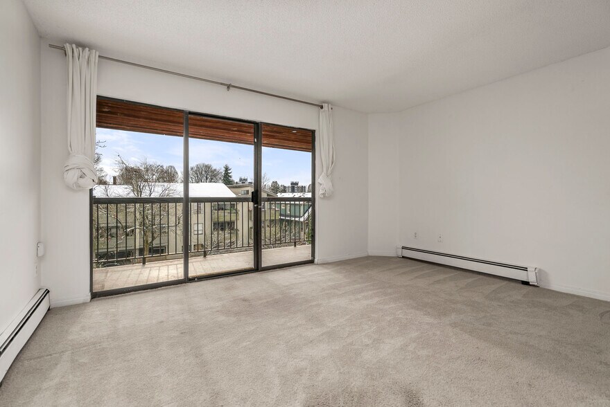 More Photos Of 1555 Graveley St, Vancouver Apartments For Sale