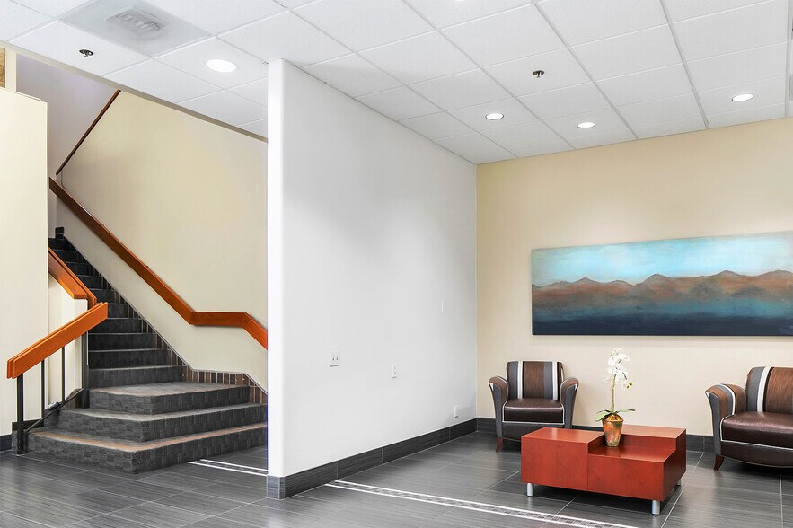 More Photos Of 601 E Tahquitz Canyon Way, Palm Springs Office For Sale