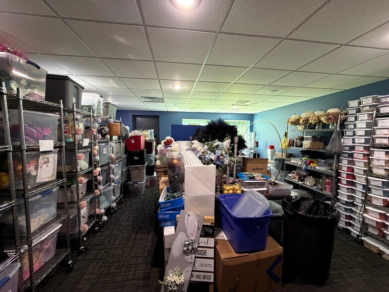 More Photos Of 516 Adams St, Mason Flex For Sale
