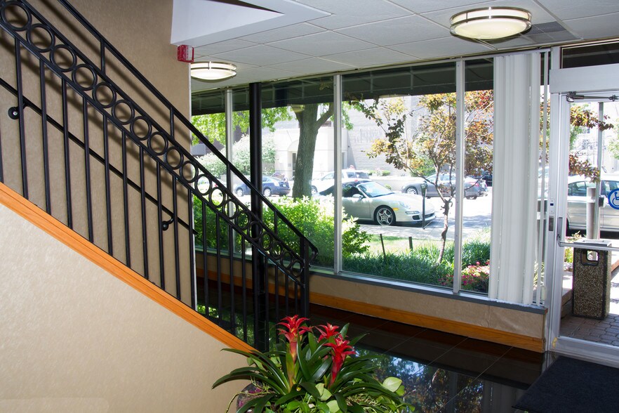 More Photos Of 222 S Meramec Ave, Clayton Office For Lease