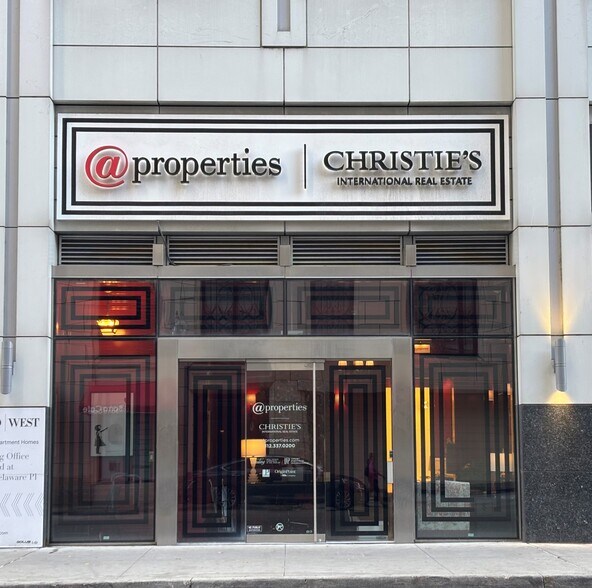 More Photos Of 2 W Delaware Pl, Chicago Apartments For Lease