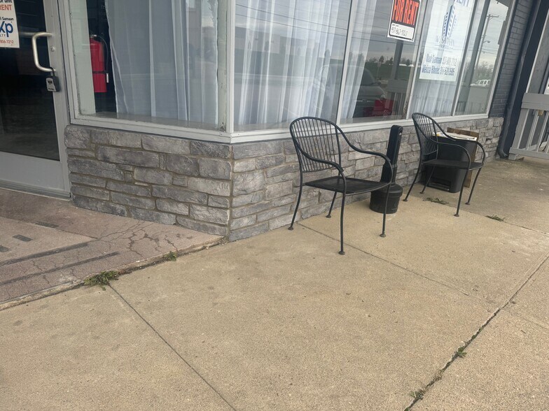 More Photos Of 324-328 N Dixie Dr, Vandalia Storefront Retail Office For Lease