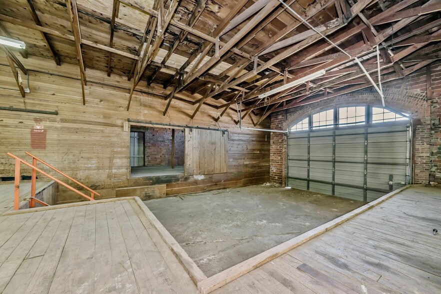 More Photos Of 904 S Grant St, Amarillo Distribution For Lease