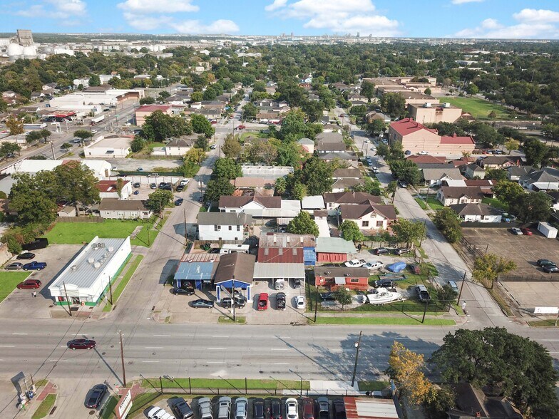 More Photos Of 1106 Wayside Dr, Houston Auto Repair For Sale