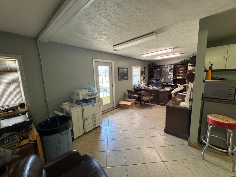 More Photos Of 818 Morton Ave, Bardstown Flex For Sale
