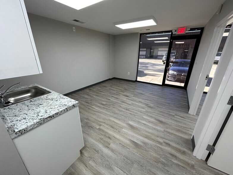 More Photos Of 105 Enterprise Dr, Cumming Unknown For Lease