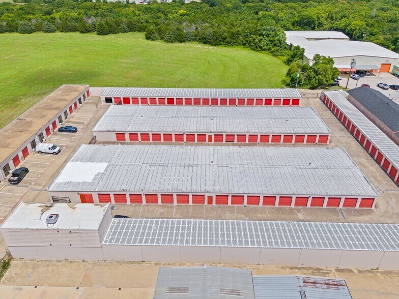 More Photos Of 1920 N Interstate 35 E, Lancaster Self Storage For Lease