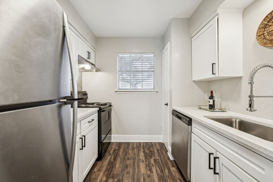More Photos Of 15545 El Estado Dr, Dallas Multifamily For Sale