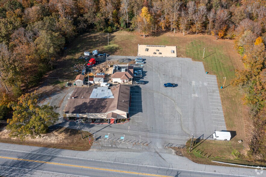 More Photos Of 7670 Hawthorne Rd, La Plata Bar For Sale