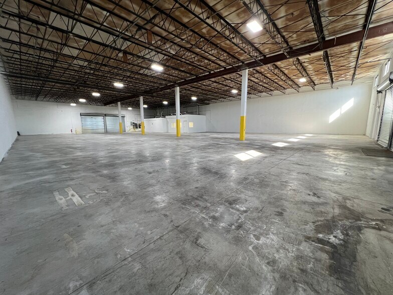 More Photos Of 9501-9635 NW 80th Ave, Hialeah Warehouse For Lease