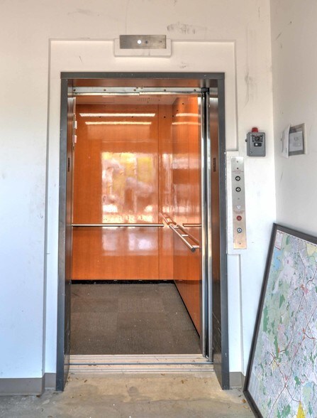More Photos Of 11210 W Highway 290, Austin Manufacturing For Lease