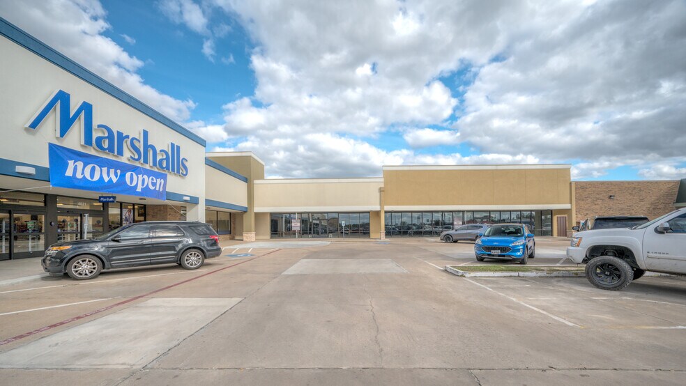 More Photos Of 4000 7th St, Bay City Unknown For Lease