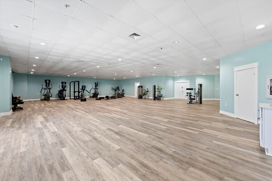 More Photos Of 5420 Hickory St, Panama City Office For Lease