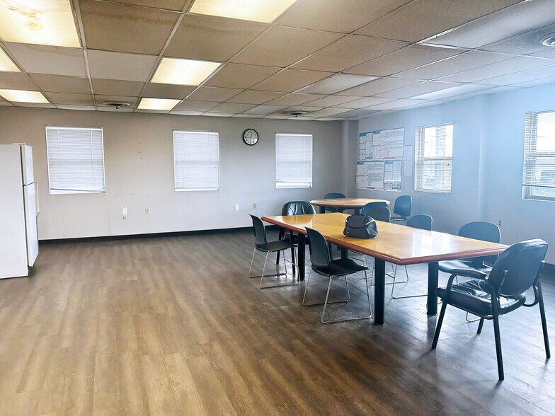 More Photos Of 5151 E 56th Ave, Commerce City Manufacturing For Lease